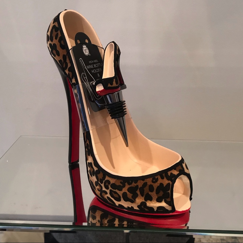 High Heel Wine Bottle Holder and Stopper Set